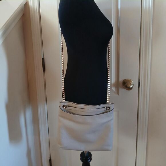 Tan pebbled leather purse shoulder bag or crossbody bag w gold tone chain strap - Picture 2 of 8